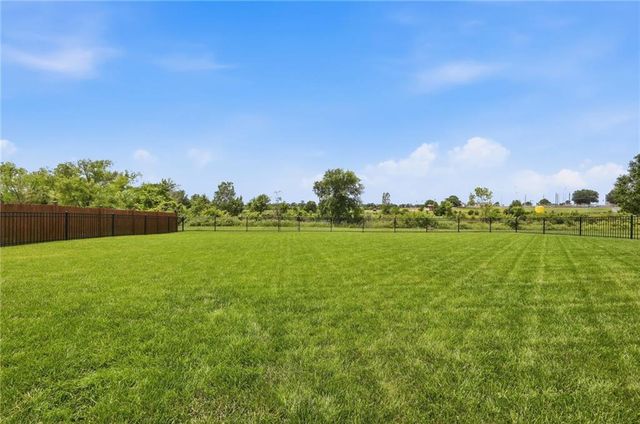 6416 N 142nd Street, Basehor, KS 66007