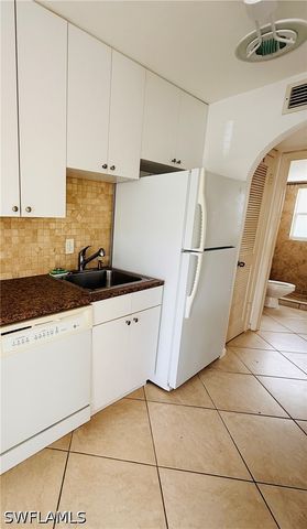 3250 10th ST N B2, Naples, FL 34103