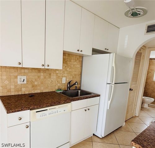 3250 10th ST N B2, Naples, FL 34103