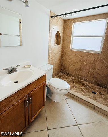 3250 10th ST N B2, Naples, FL 34103
