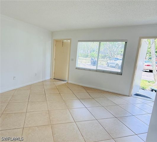 3250 10th ST N B2, Naples, FL 34103