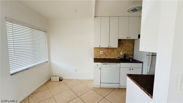 3250 10th ST N B2, Naples, FL 34103