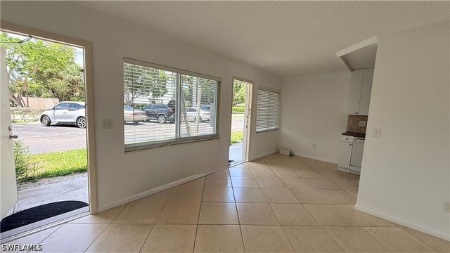 3250 10th ST N B2, Naples, FL 34103