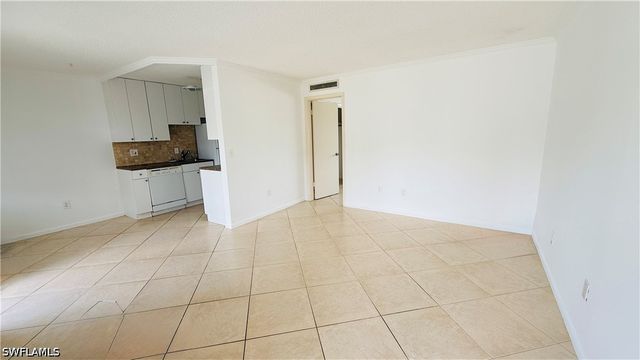 3250 10th ST N B2, Naples, FL 34103