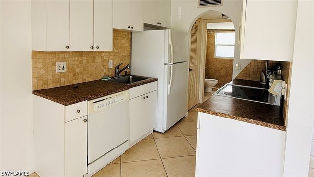 3250 10th ST N B2, Naples, FL 34103