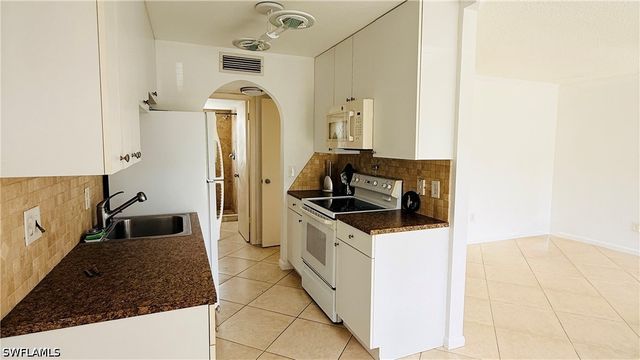 3250 10th ST N B2, Naples, FL 34103