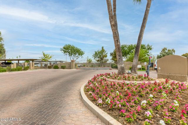 2929 W YORKSHIRE Drive 1120, Phoenix, AZ 85027