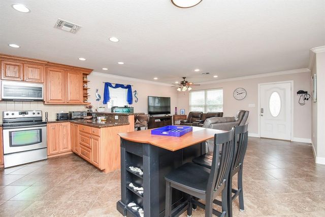 56 Buckskin Drive, Palacios, TX 77465
