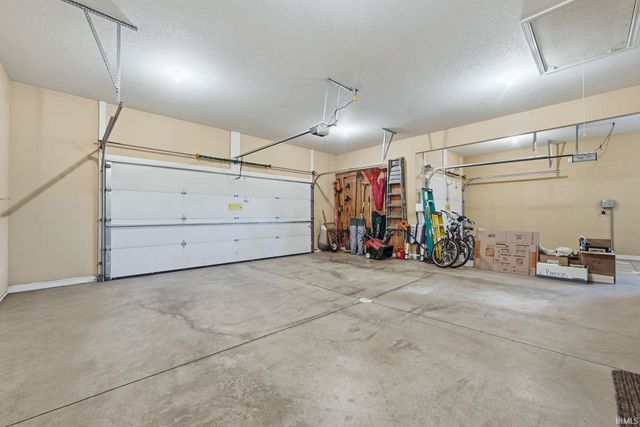 527 Chestnut Hills Parkway, Fort Wayne, IN 46814