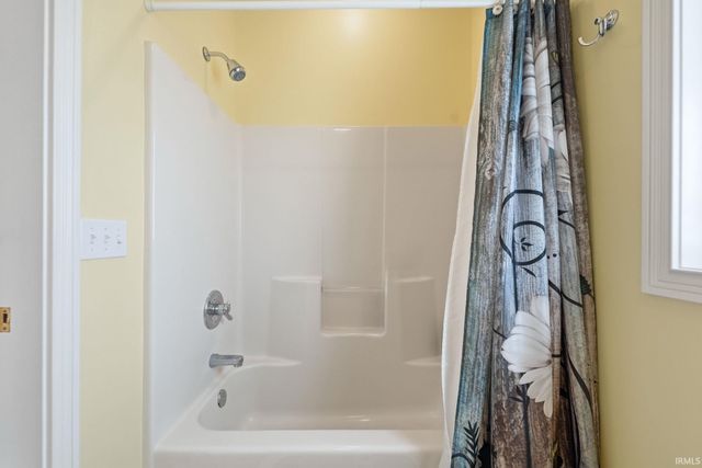 527 Chestnut Hills Parkway, Fort Wayne, IN 46814