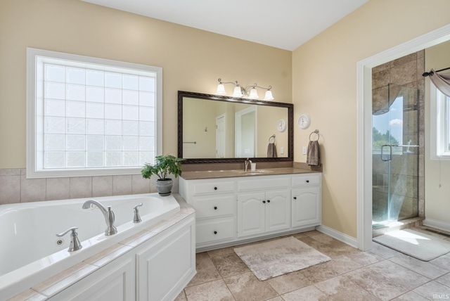 527 Chestnut Hills Parkway, Fort Wayne, IN 46814