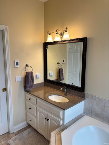527 Chestnut Hills Parkway, Fort Wayne, IN 46814