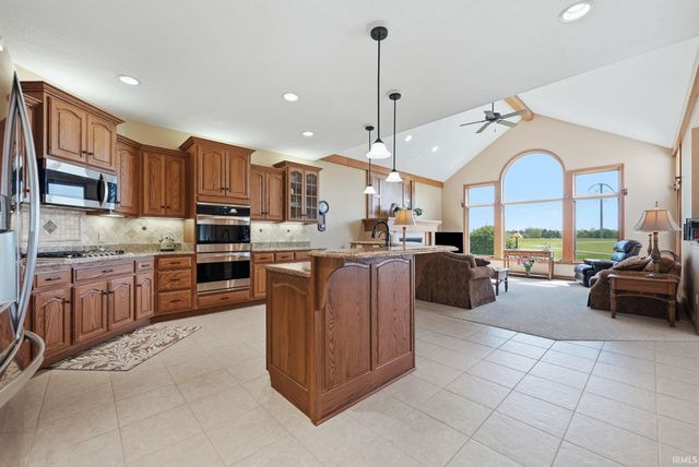 527 Chestnut Hills Parkway, Fort Wayne, IN 46814