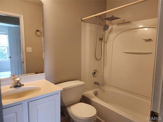 321 Heritage Commons Circle, O'fallon, MO 63368