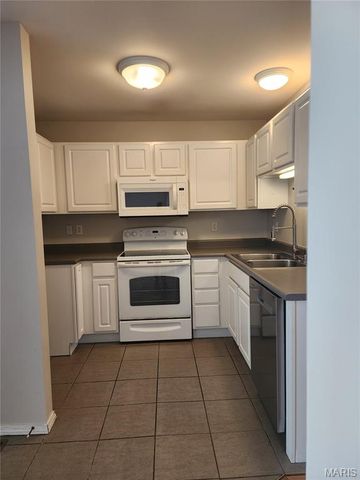 321 Heritage Commons Circle, O'fallon, MO 63368