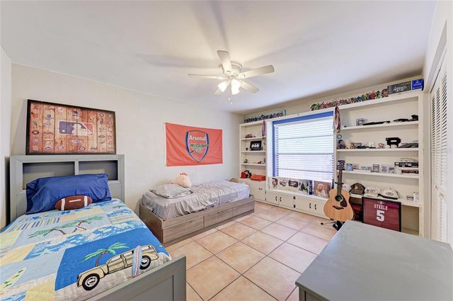 3871 EASTON STREET, Sarasota, FL 34238