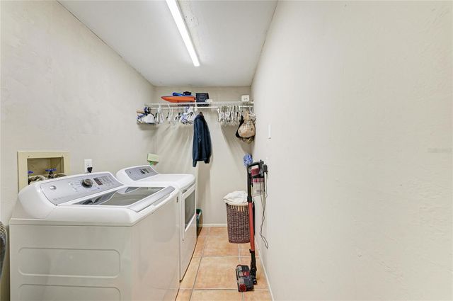 3871 EASTON STREET, Sarasota, FL 34238