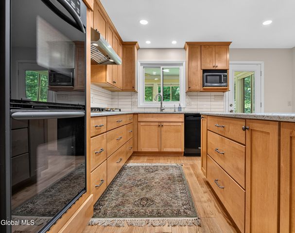 1 Linda Lane, Colonie, NY 12309