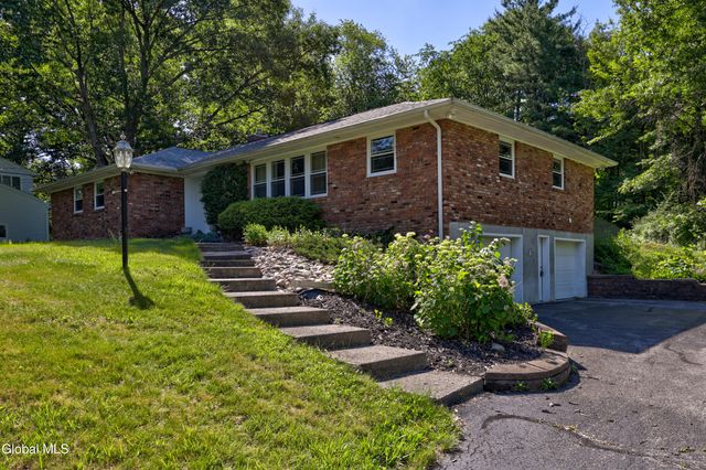 1 Linda Lane, Colonie, NY 12309