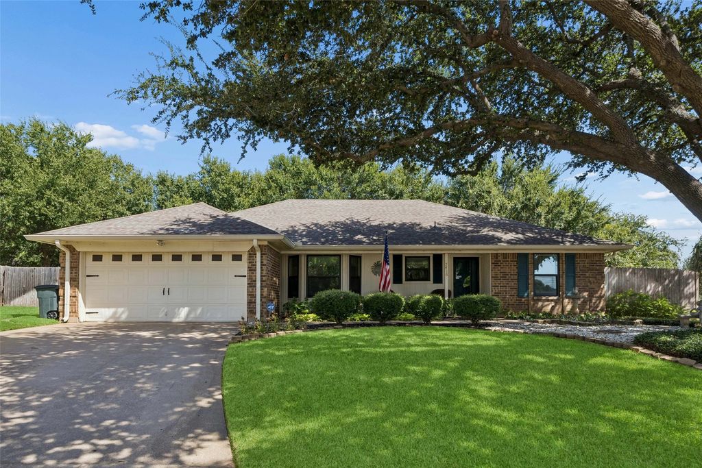 7416 Shady Hollow Court, North Richland Hills, TX 76182 — exterior