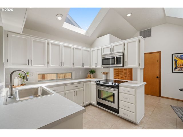 7721 Sw AFTON Ln, Portland, OR 97224