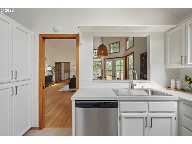 7721 Sw AFTON Ln, Portland, OR 97224