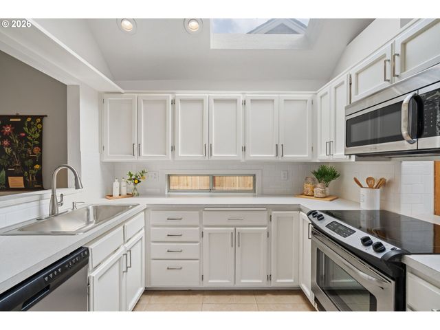 7721 Sw AFTON Ln, Portland, OR 97224