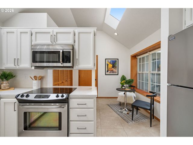 7721 Sw AFTON Ln, Portland, OR 97224