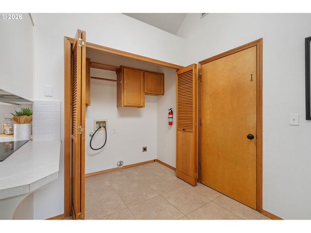 7721 Sw AFTON Ln, Portland, OR 97224