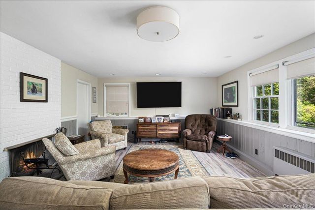 4 Wagon Wheel Road, Mamaroneck, NY 10543