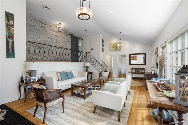 4 Wagon Wheel Road, Mamaroneck, NY 10543