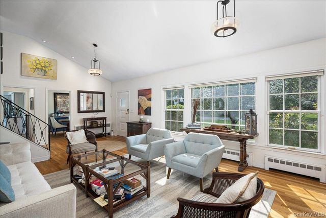 4 Wagon Wheel Road, Mamaroneck, NY 10543