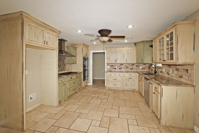 62 HUNSLEY HILLS Boulevard, Canyon, TX 79015