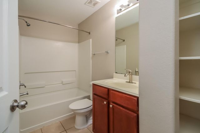 9518 Peridot Green Drive, Rosharon, TX 77583