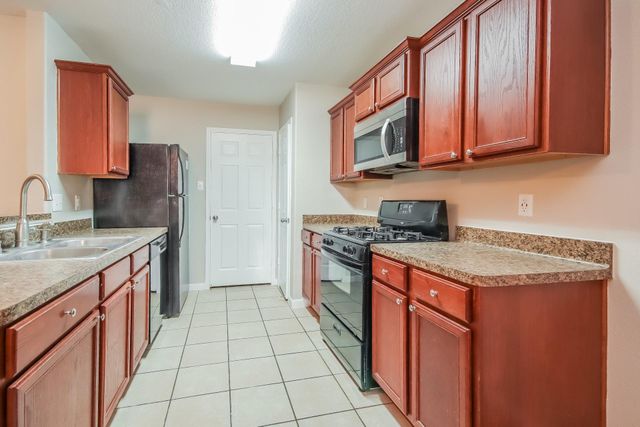 9518 Peridot Green Drive, Rosharon, TX 77583