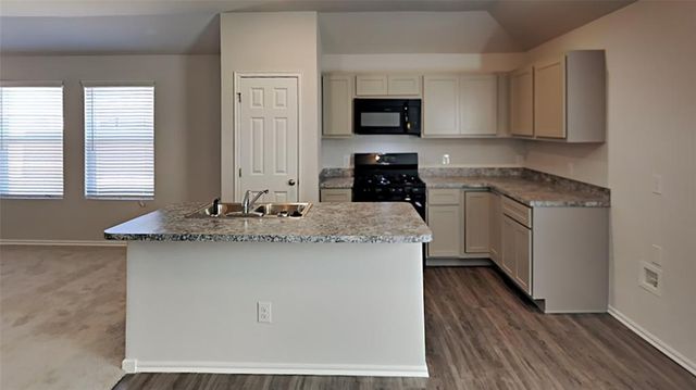 1024 S Blackjack Lane, Mustang, OK 73064