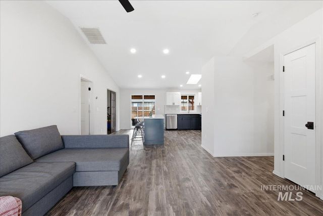 8015 W Whittaker St, Boise, ID 83714