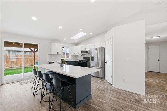 8015 W Whittaker St, Boise, ID 83714