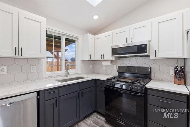 8015 W Whittaker St, Boise, ID 83714