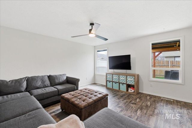 8015 W Whittaker St, Boise, ID 83714