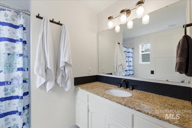 8015 W Whittaker St, Boise, ID 83714