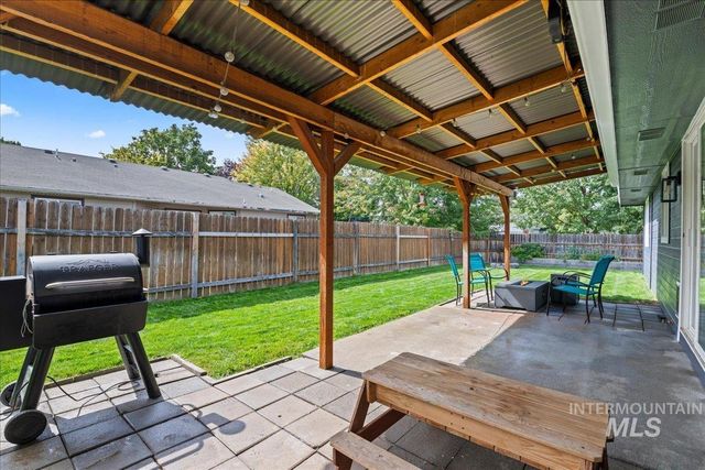 8015 W Whittaker St, Boise, ID 83714