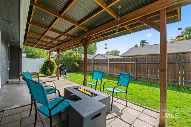 8015 W Whittaker St, Boise, ID 83714