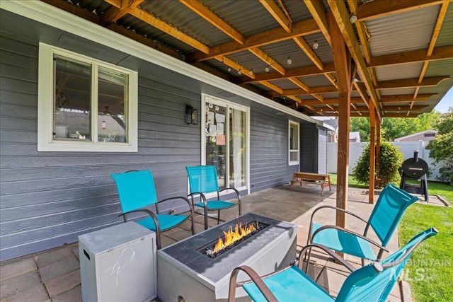 8015 W Whittaker St, Boise, ID 83714