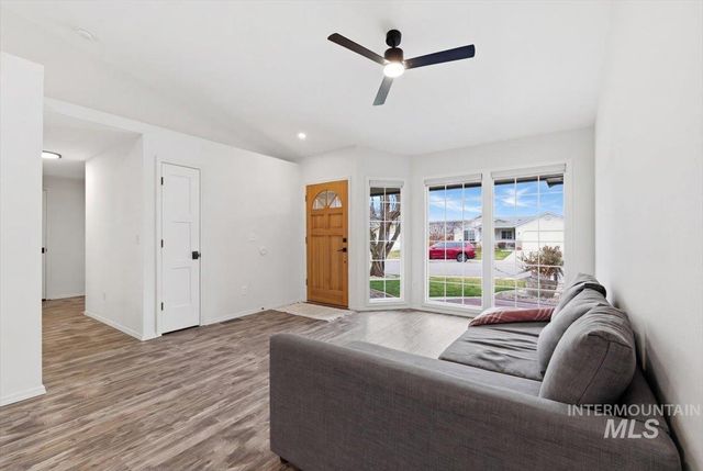 8015 W Whittaker St, Boise, ID 83714