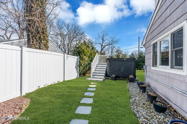 485 Freehold Street, Oakhurst, NJ 07755