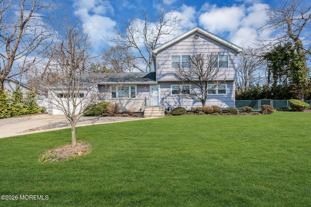 485 Freehold Street, Oakhurst, NJ 07755