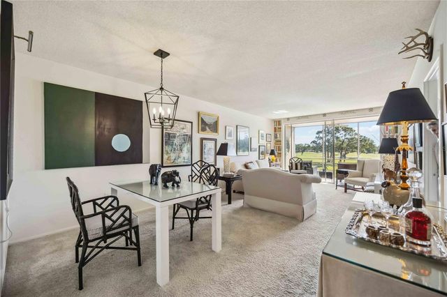 7461 W COUNTRY CLUB DRIVE N 207, Sarasota, FL 34243
