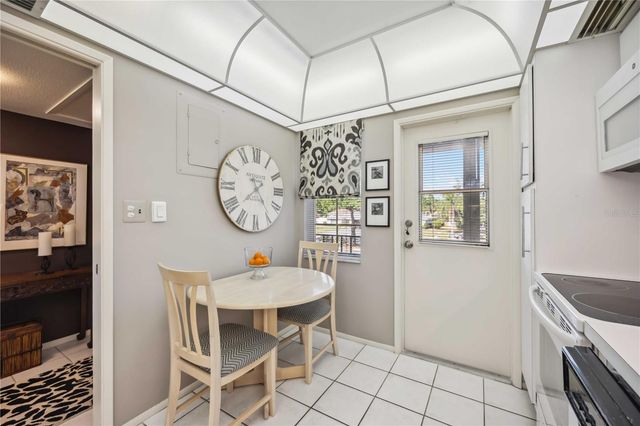 7461 W COUNTRY CLUB DRIVE N 207, Sarasota, FL 34243