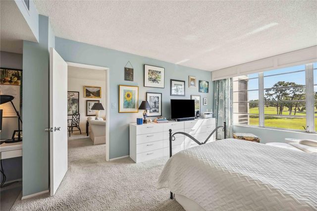 7461 W COUNTRY CLUB DRIVE N 207, Sarasota, FL 34243